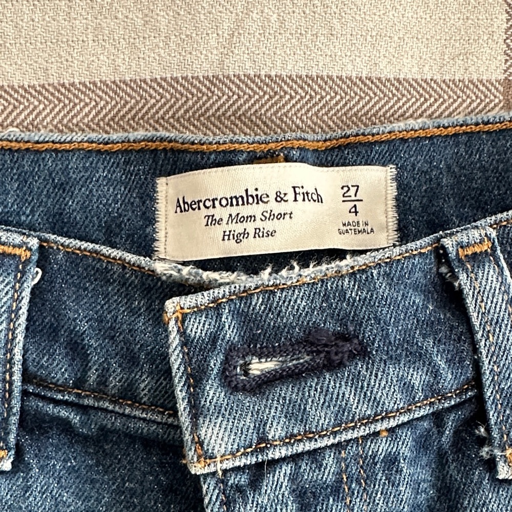 Abercrombie & Fitch The Mom Short High Rise Shorts - Picture 2 of 4